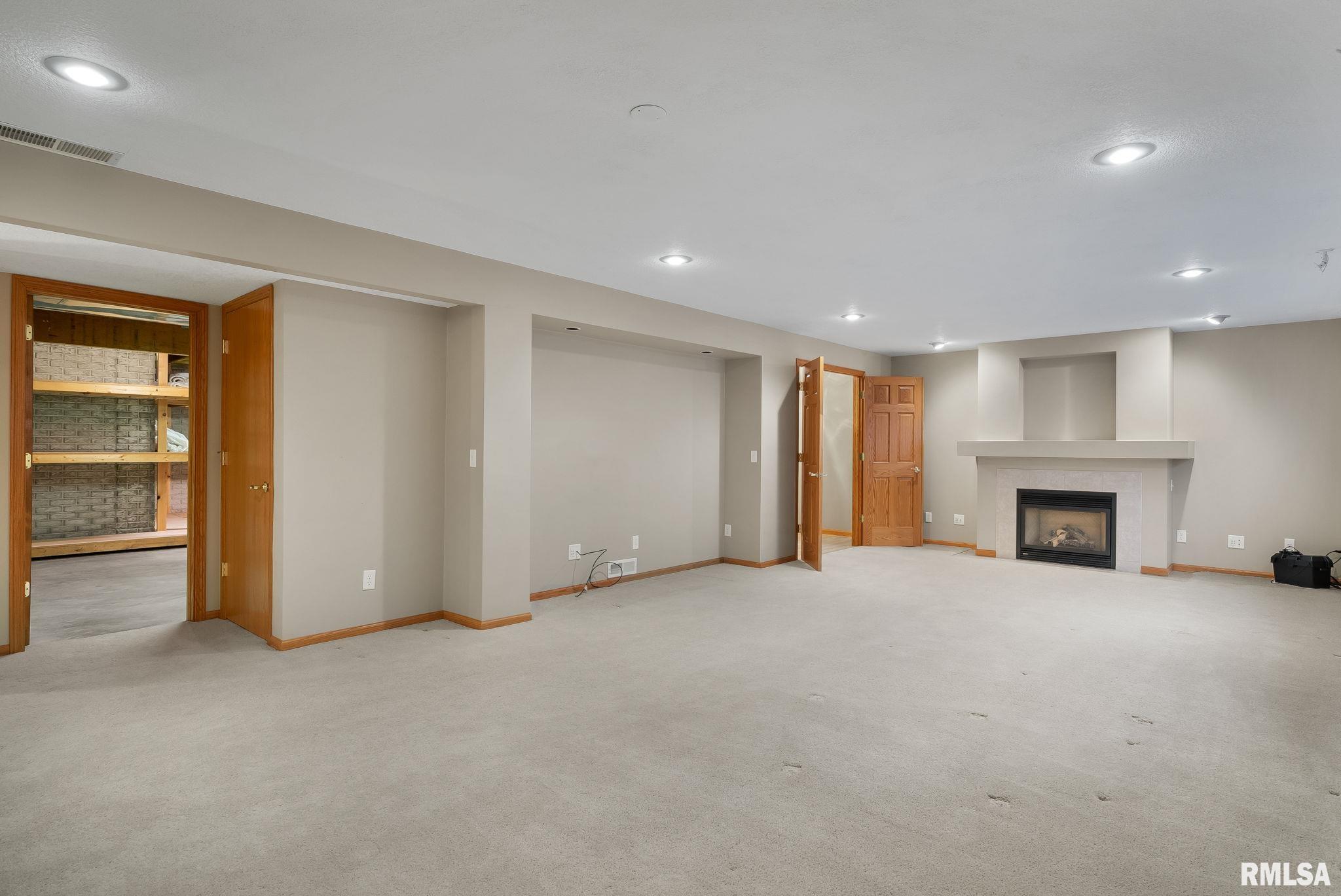 2056 Plum Tree Road Bettendorf, IA 52722 - Photo 29 of 44 Gallery Image 29
