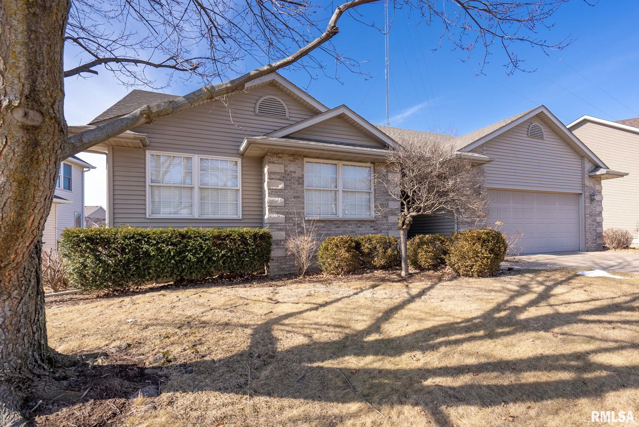 2056 Plum Tree Road Bettendorf, IA 52722 - Photo 3 of 44 Gallery Image 3