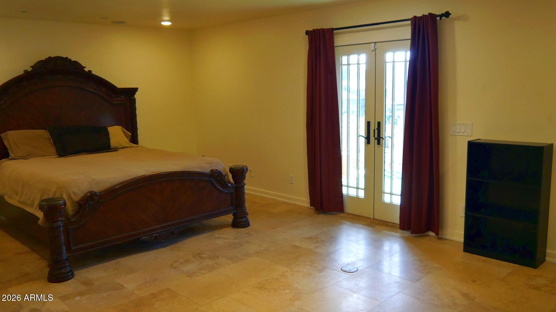 60 Rio Verde Circle Sedona, AZ 86351 - Photo 23 of 28 a bedroom with a bed and a mirror