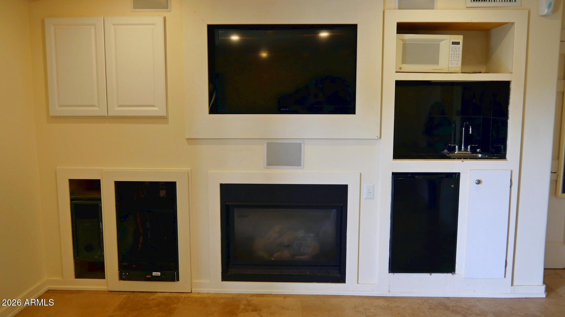 60 Rio Verde Circle Sedona, AZ 86351 - Photo 24 of 28 a view of an entryway with a fireplace