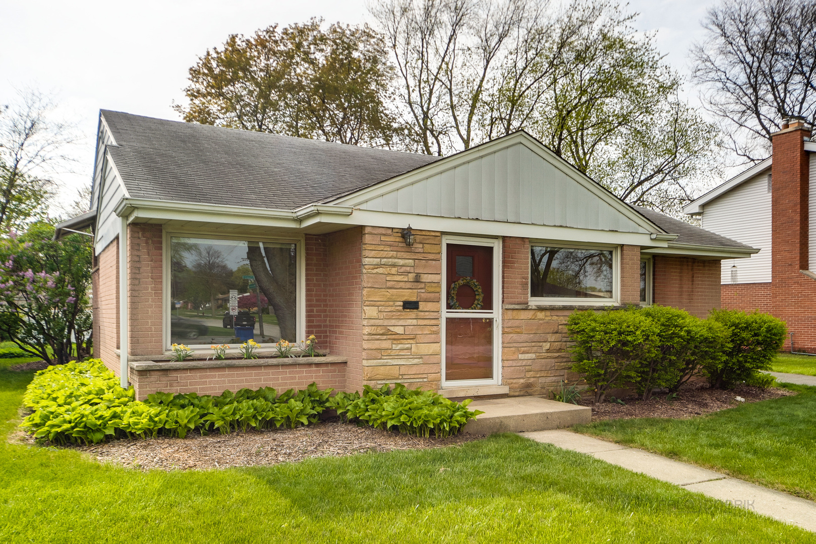 108 South Mt Prospect Road Mount Prospect, IL 60056 - Photo 1 of 24
