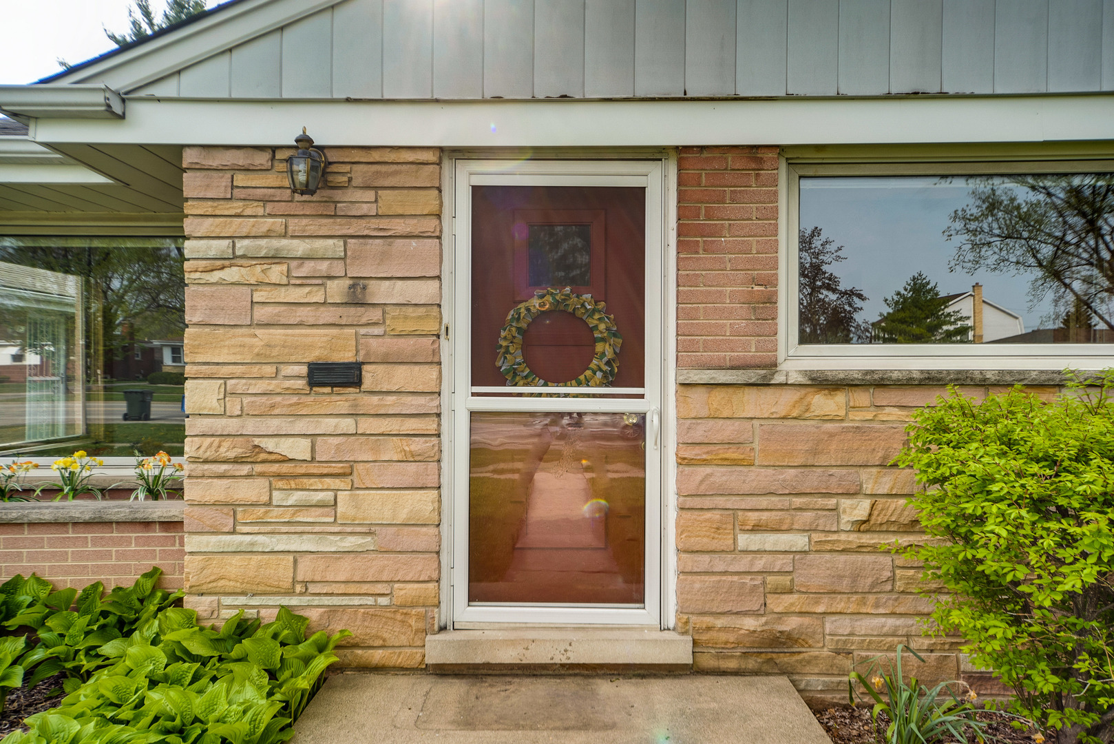 108 South Mt Prospect Road Mount Prospect, IL 60056 - Photo 2 of 24
