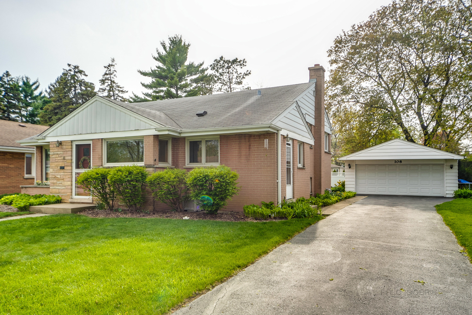 108 South Mt Prospect Road Mount Prospect, IL 60056 - Photo 3 of 24