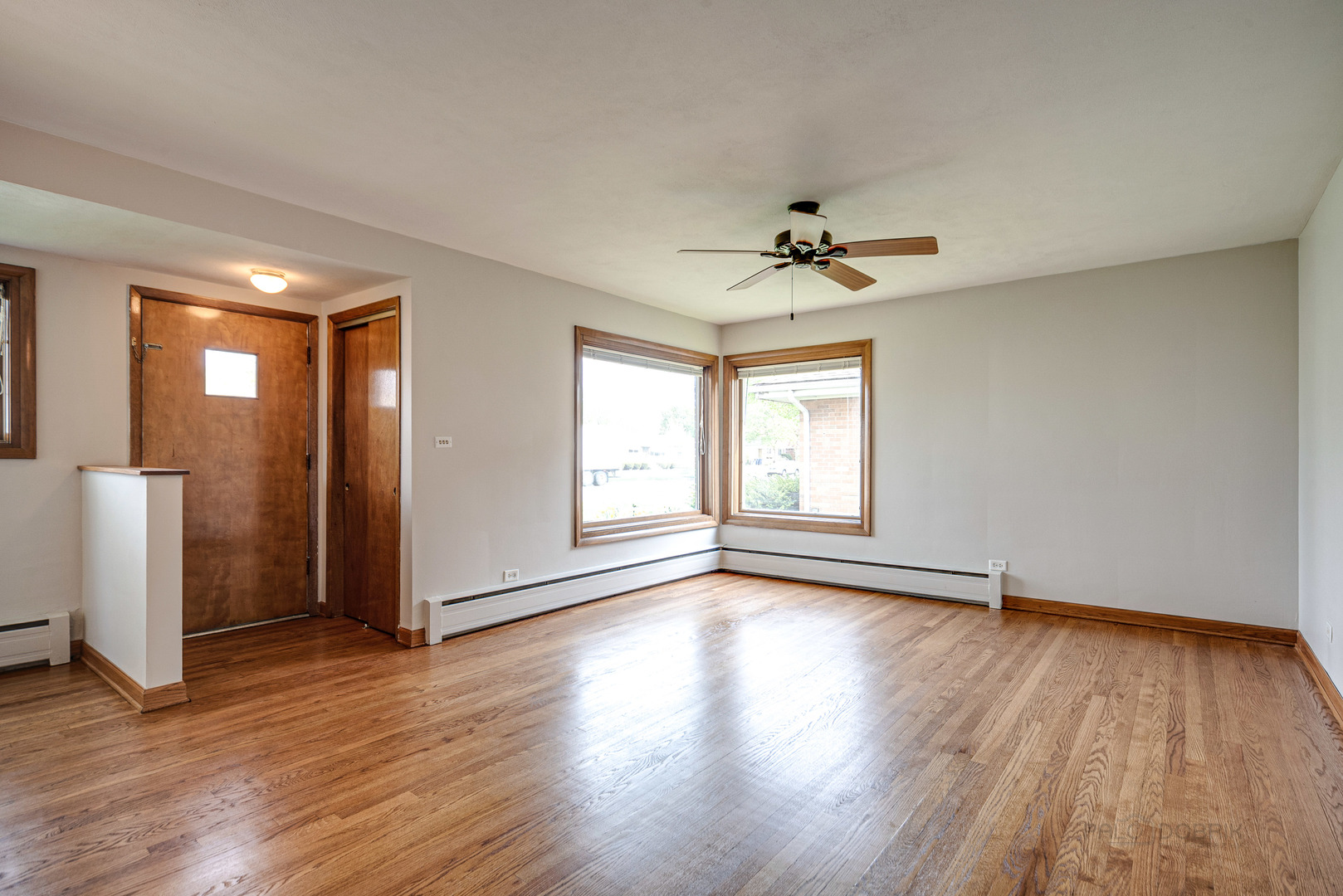 108 South Mt Prospect Road Mount Prospect, IL 60056 - Photo 5 of 24