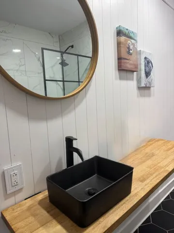 a view of an outdoor space