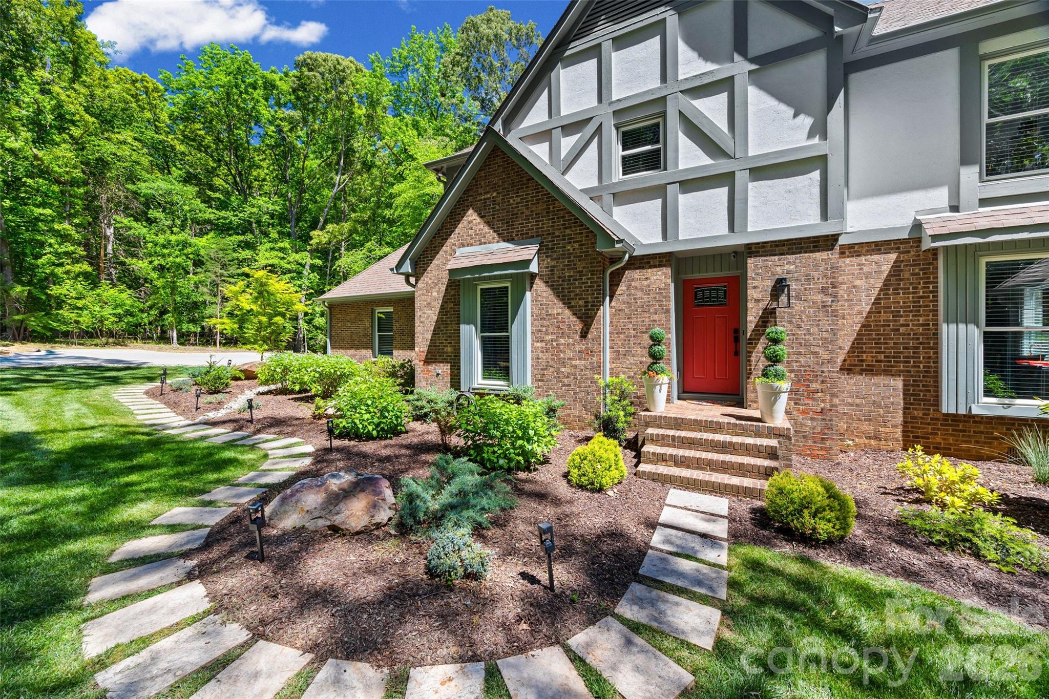 517 Raintree Drive Matthews, NC 28104 - Photo 2 of 37