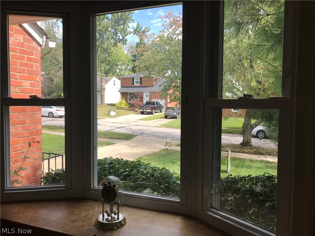 1416 Clearview Road Cleveland, OH 44124 - Photo 5 of 17