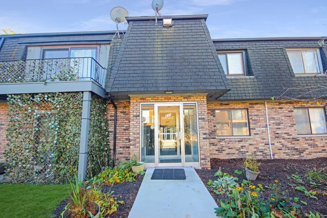 $119,700 | 830 East 191st Place, Unit 709, Glenwood, IL 60425