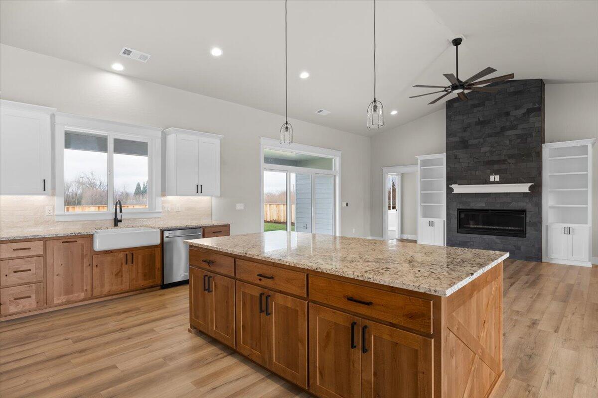 1757 River Run Street Central Point, OR 97502 - Photo 18 of 52 18-CI_0366