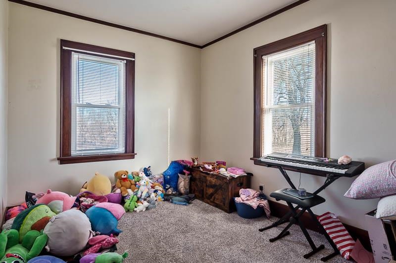 16905 West State Road Pecatonica, IL 61063 - Photo 18 of 36 a room with toys and a window
