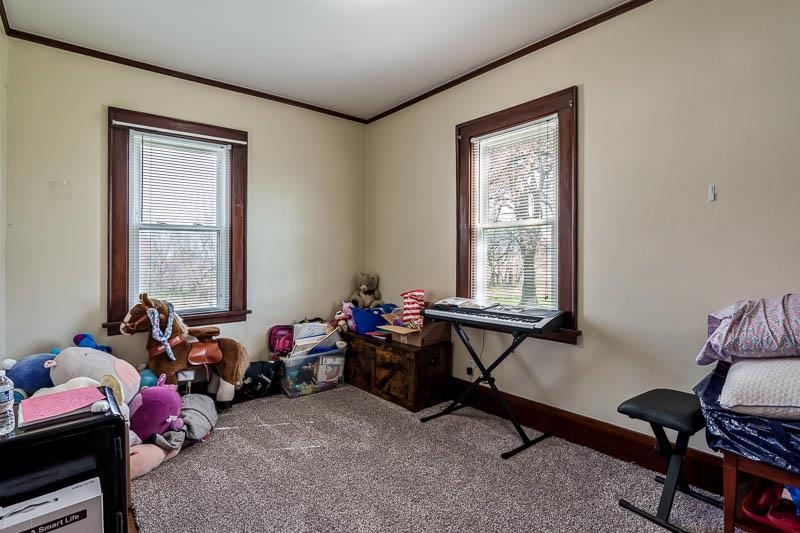 16905 West State Road Pecatonica, IL 61063 - Photo 18 of 47 a room with furniture and a window