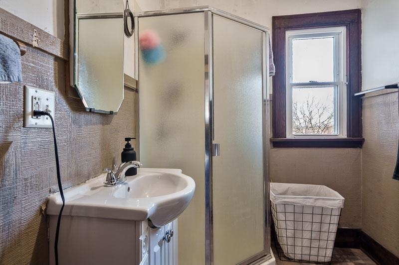 16905 West State Road Pecatonica, IL 61063 - Photo 20 of 36 a bathroom with a sink and mirror