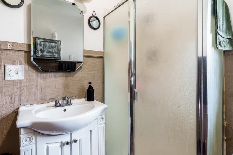 16905 West State Road Pecatonica, IL 61063 - Photo 22 of 47 a bathroom with a sink and a mirror