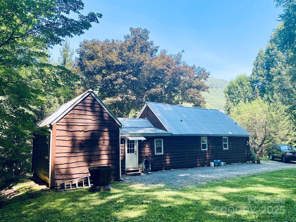 100 Crosspatch Drive Bryson City, NC 28713 - Photo 1 of 48
