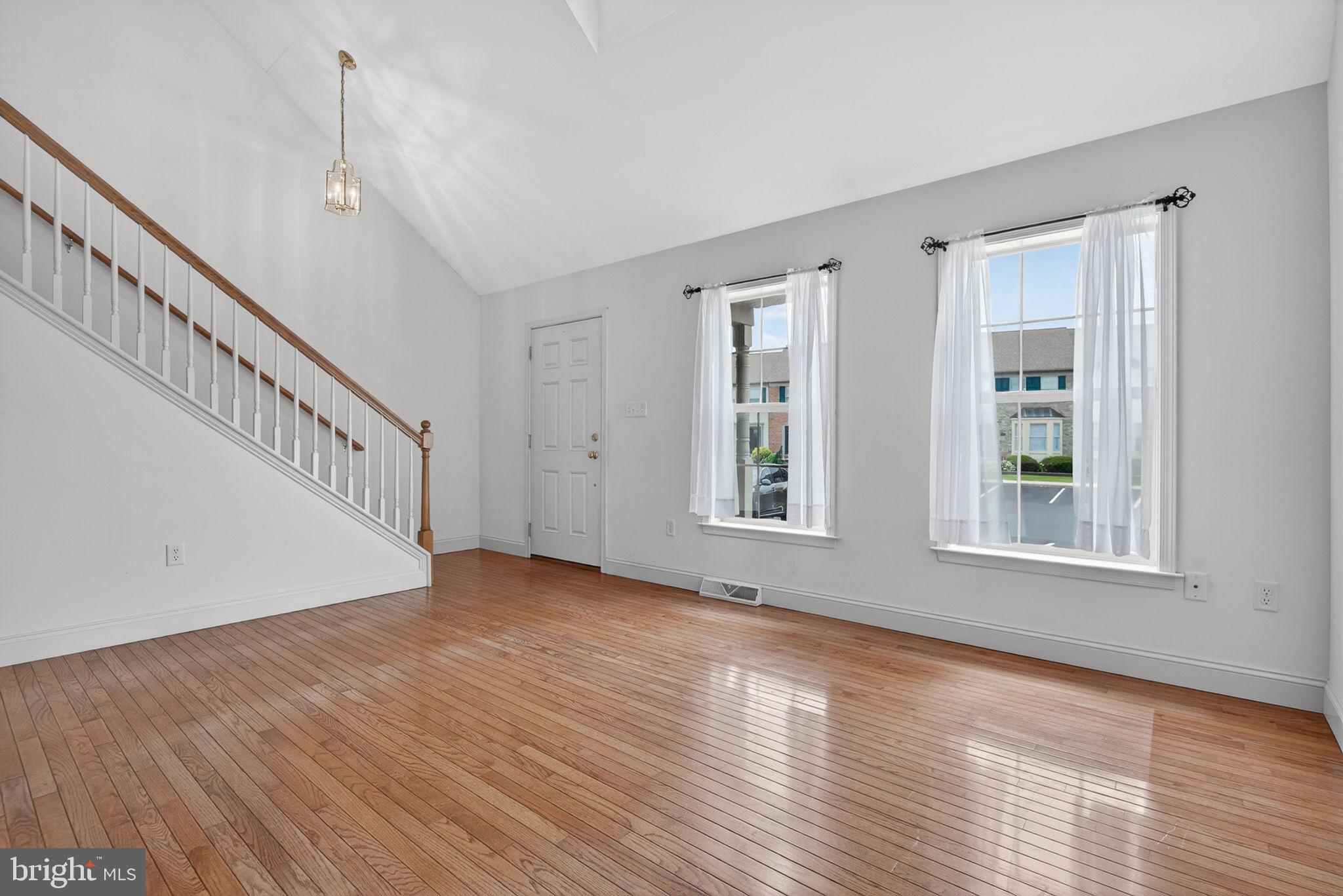 407 Cobblestone Lane Lancaster, PA 17601 - Photo 4 of 35