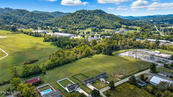 $345,000 | 302 Luttrell Road, Luttrell, TN 37779