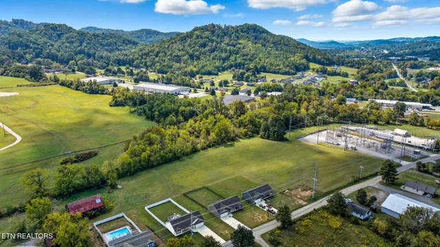 $355,000 | 302 Luttrell Road, Luttrell, TN 37779