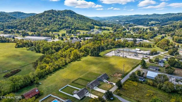 $355,000 | 302 Luttrell Road, Luttrell, TN 37779