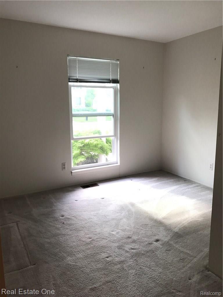 42065 Ridge Road West Novi, MI 48375 - Photo 13 of 14 IMG_5375.JPG