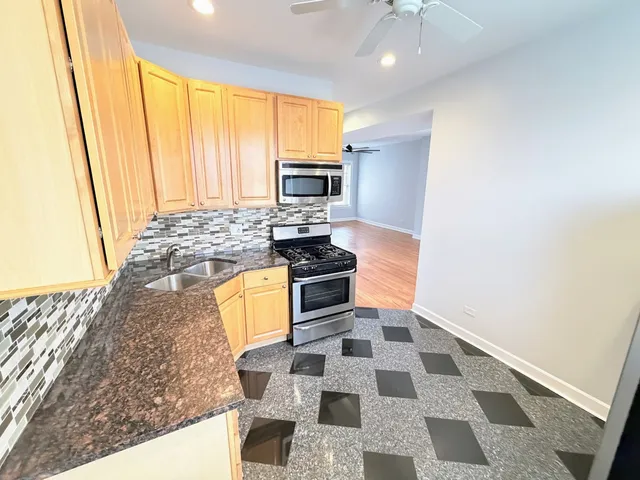 $1,550 | 2326 North Kostner Avenue, Unit 2, Chicago, IL 60639