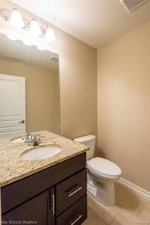 330 Glenhurst Boulevard Rochester Hills, MI 48307 - Photo 19 of 24