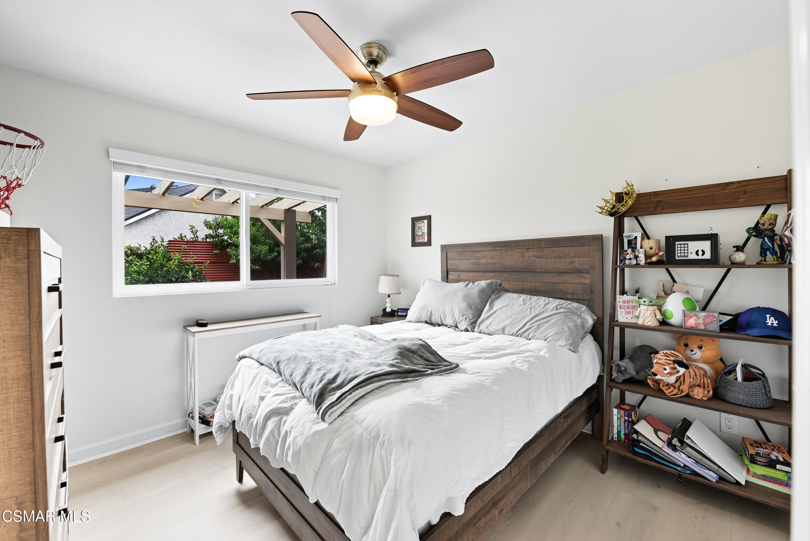 5474 Geoffrey Avenue Simi Valley, CA 93063 - Photo 20 of 38 a bedroom with a bed and a window