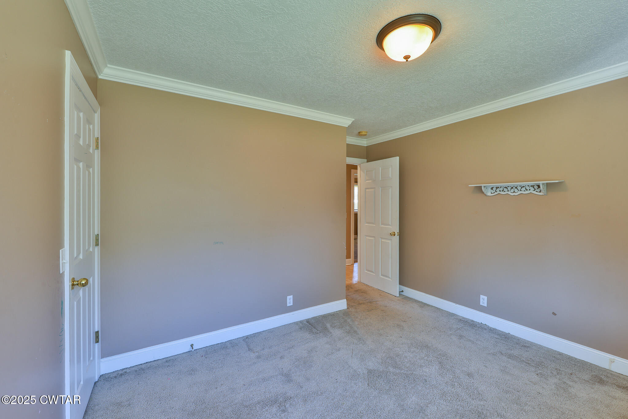707 North Main Street Dyer, TN 38330 - Photo 24 of 29 an empty room with window