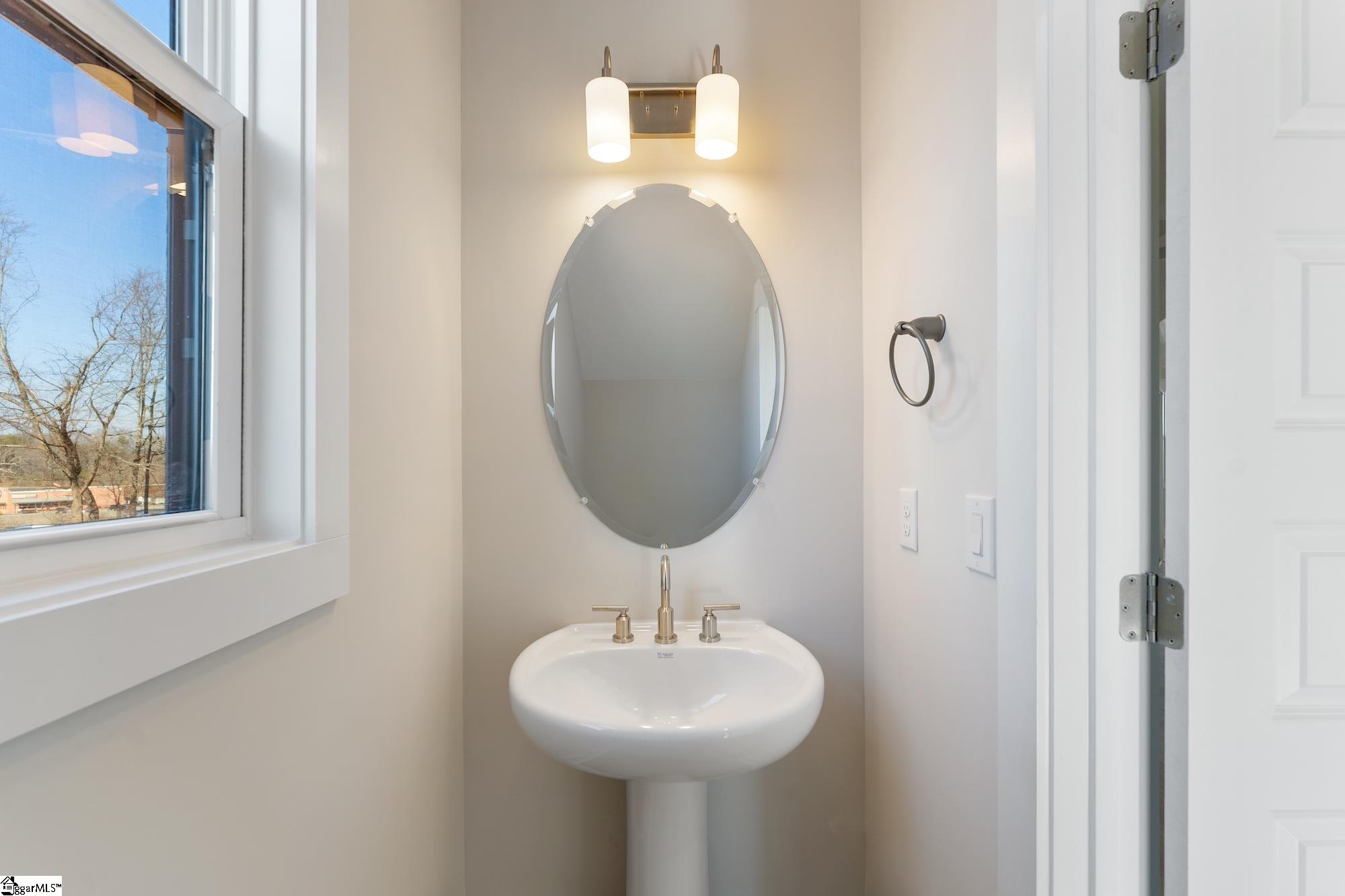 202 Highland Street Taylors, SC 29687 - Photo 2 of 27