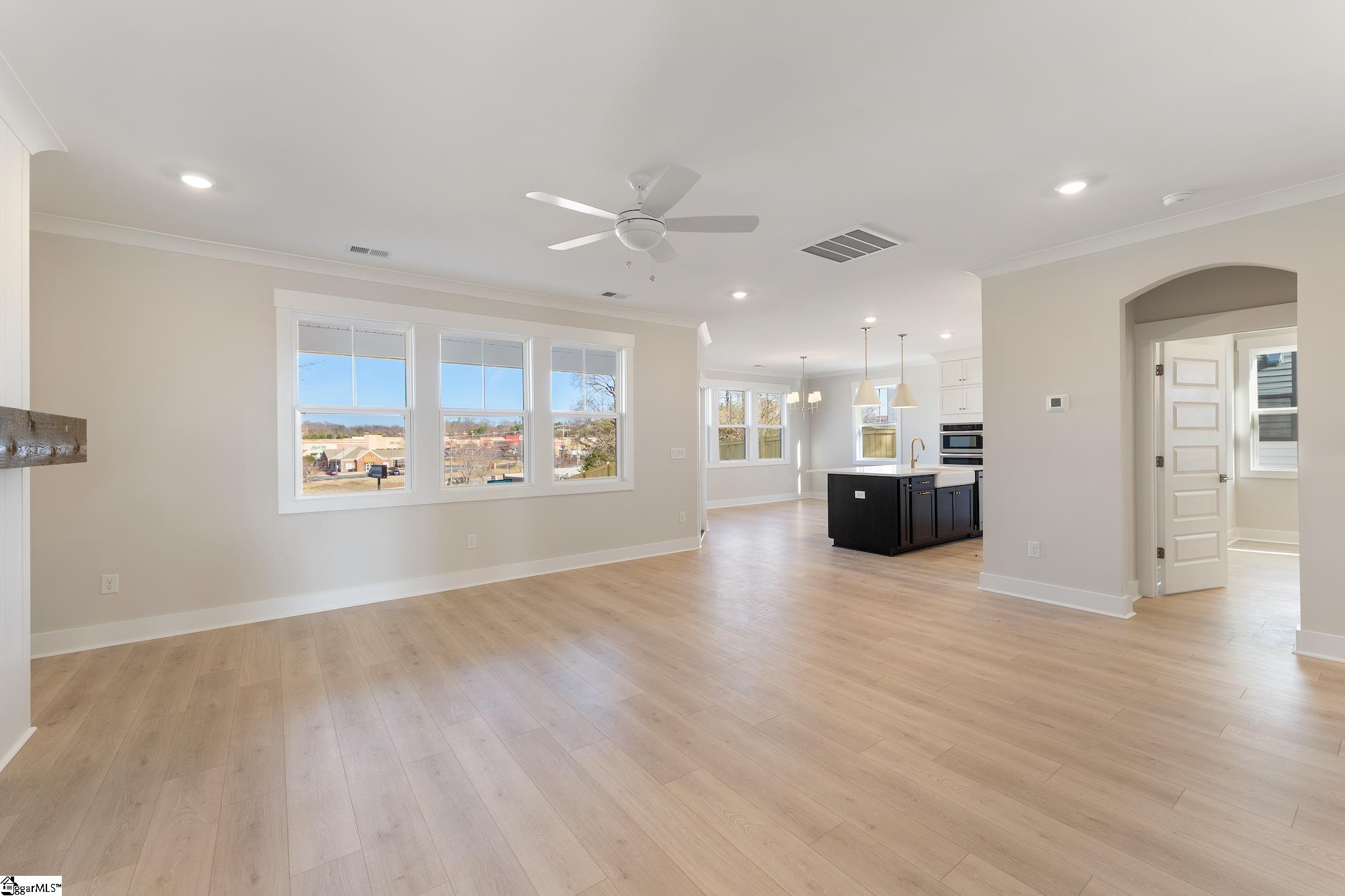 202 Highland Street Taylors, SC 29687 - Photo 3 of 27