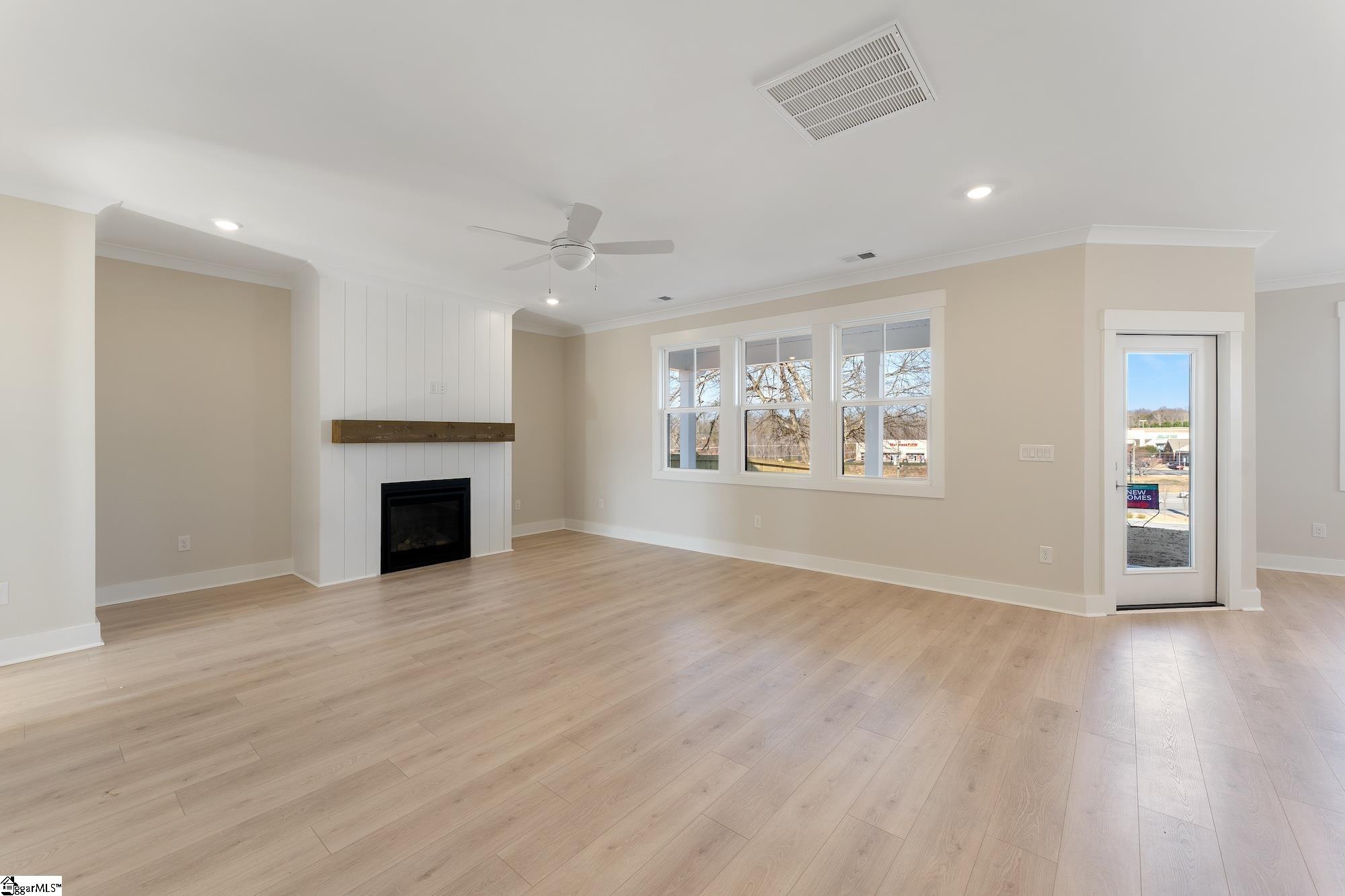 202 Highland Street Taylors, SC 29687 - Photo 4 of 27