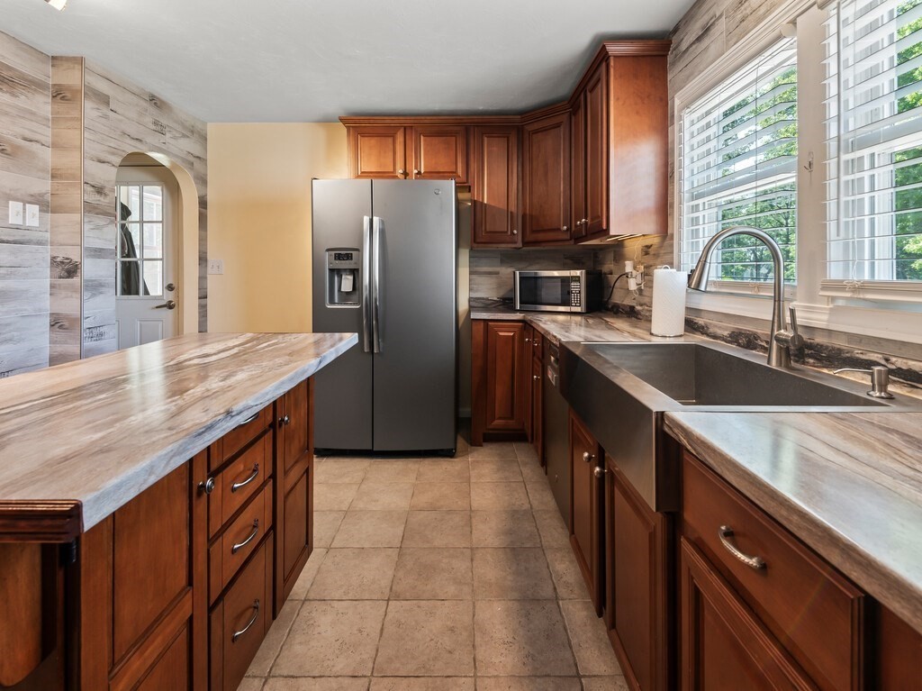 14 Orton Street Worcester, MA 01604 - Photo 8 of 35