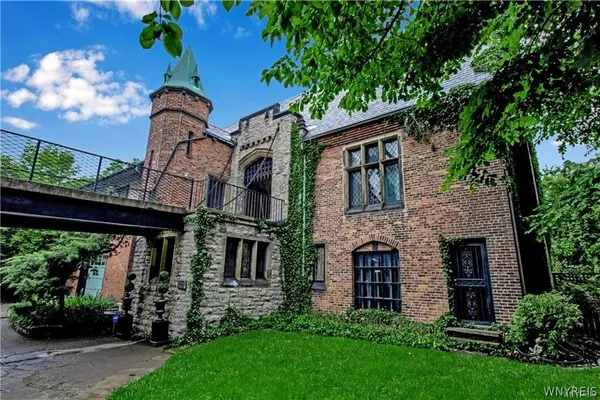 $1,600,000 | 21 Mayfair Lane, Buffalo, NY 14201