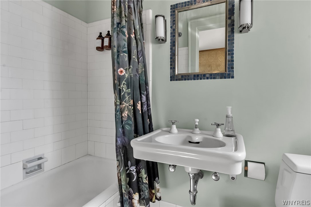 21 Mayfair Lane Buffalo, NY 14201 - Photo 28 of 47