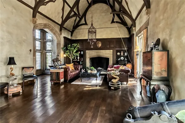 $1,600,000 | 21 Mayfair Lane, Buffalo, NY 14201