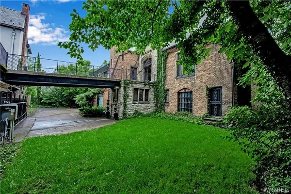 $1,600,000 | 21 Mayfair Lane, Buffalo, NY 14201