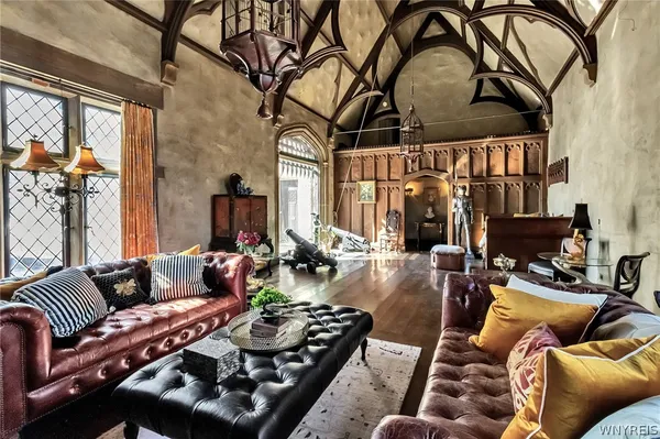 $1,600,000 | 21 Mayfair Lane, Buffalo, NY 14201