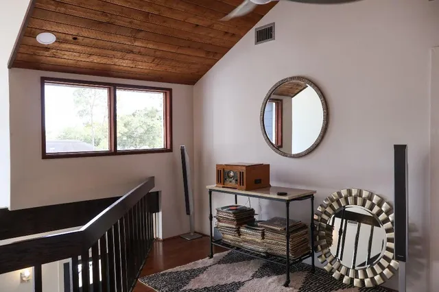a view of a livingroom with furniture