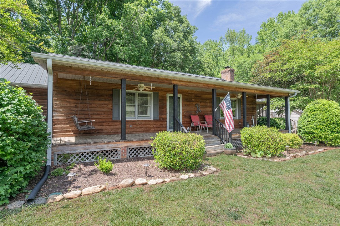 606 Mountain View Road Williamston, SC 29697 - Photo 4 of 48