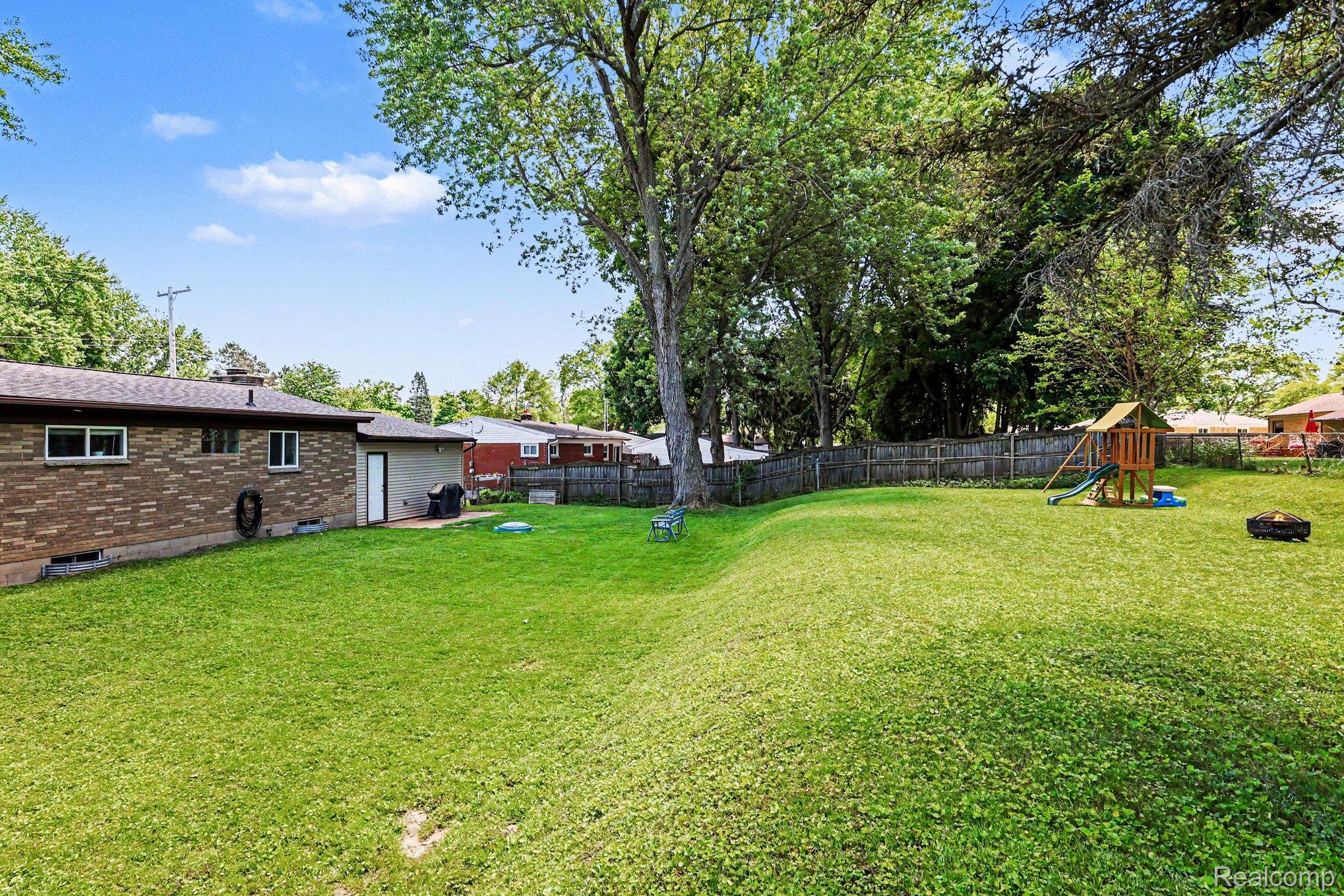 5603 Hallendale Road Haslett, MI 48840 - Photo 25 of 26 026_file_4862.jpg