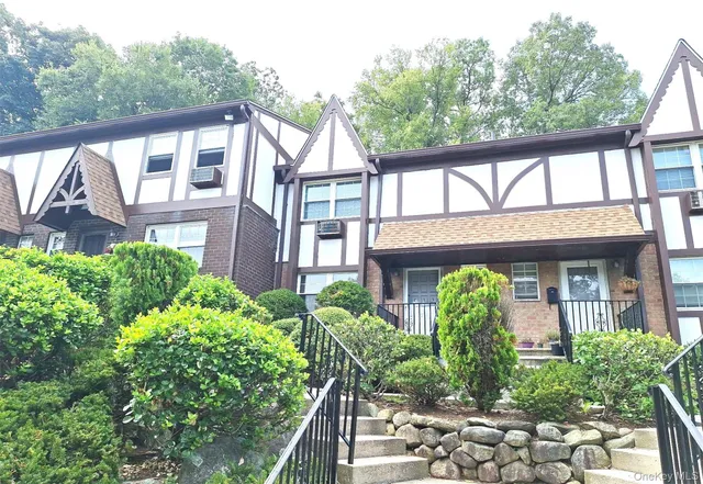 $490,000 | 235 Parkside Drive, Suffern, NY 10901