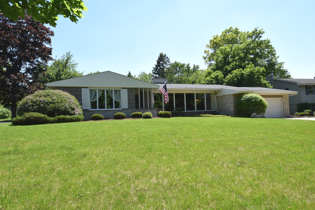 136 Fairway Lane Wheaton, IL 60189 - Photo 1 of 22 a view of a house with a yard and sitting area