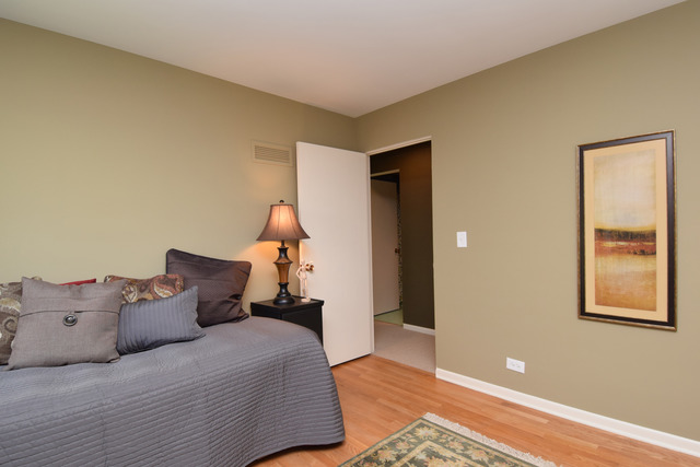 136 Fairway Lane Wheaton, IL 60189 - Photo 15 of 22 a bedroom with a bed and lamp