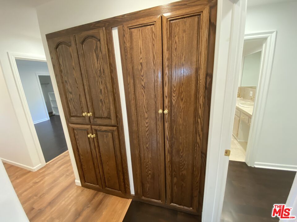 3900 Castlerock Road Malibu, CA 90265 - Photo 14 of 52 a view of a mirror