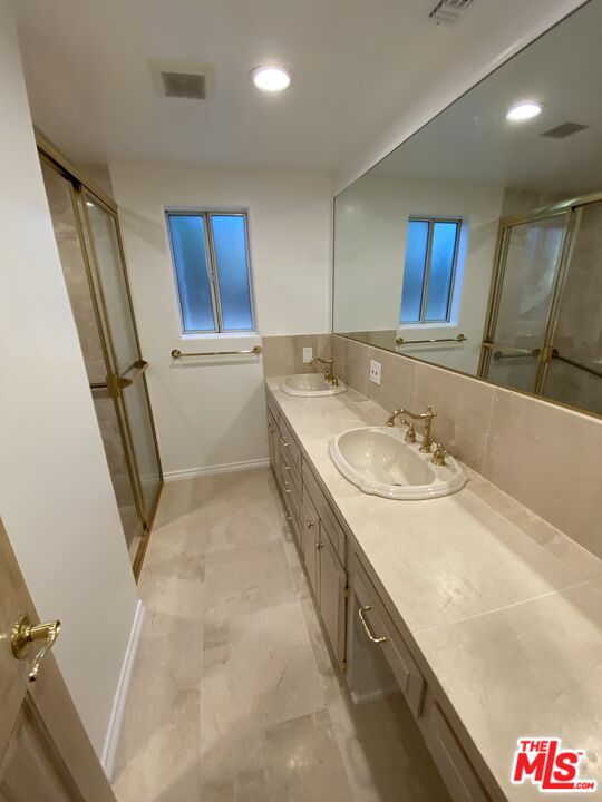 3900 Castlerock Road Malibu, CA 90265 - Photo 18 of 52 a bathroom with a sink and mirror with bathtub