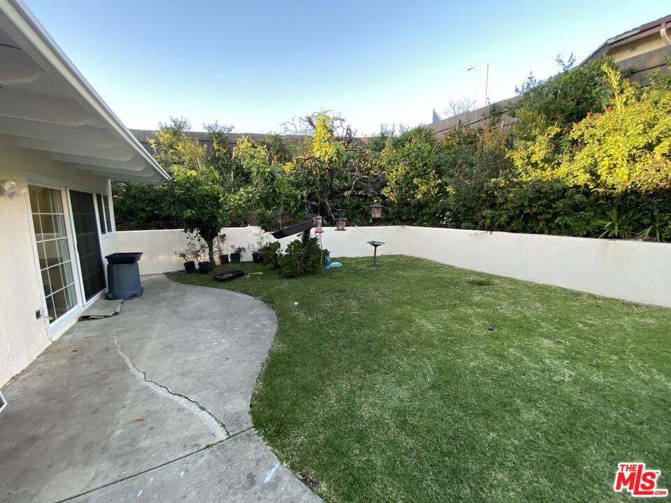 3900 Castlerock Road Malibu, CA 90265 - Photo 19 of 52 a view of outdoor space yard and entertaining space
