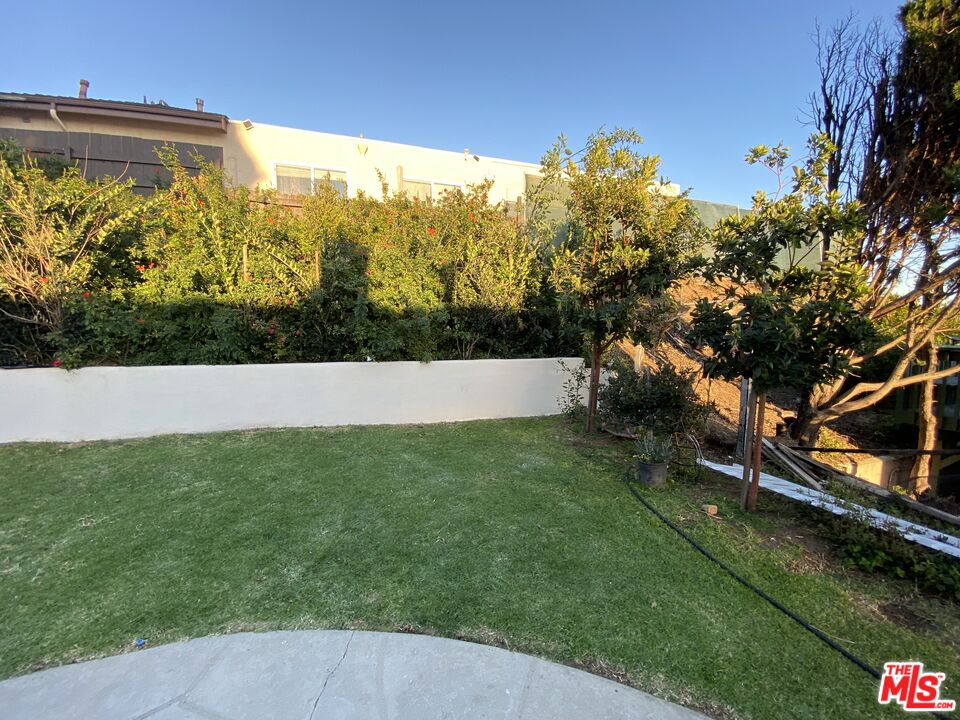3900 Castlerock Road Malibu, CA 90265 - Photo 24 of 52 a view of a garden