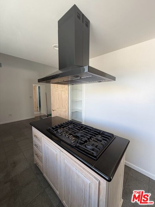 3900 Castlerock Road Malibu, CA 90265 - Photo 34 of 52 a kitchen with a stove and a microwave