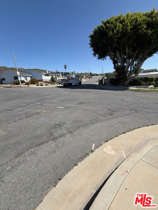 3900 Castlerock Road Malibu, CA 90265 - Photo 50 of 52 a view of a city street