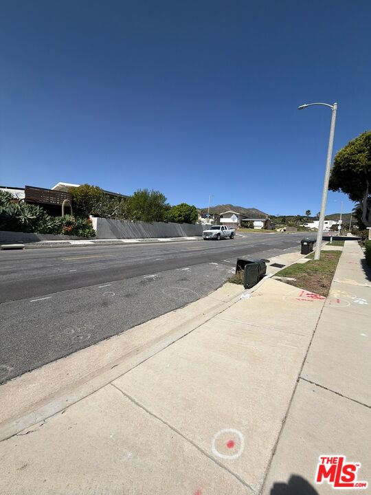 3900 Castlerock Road Malibu, CA 90265 - Photo 52 of 52 a view of swimming pool and mountain view