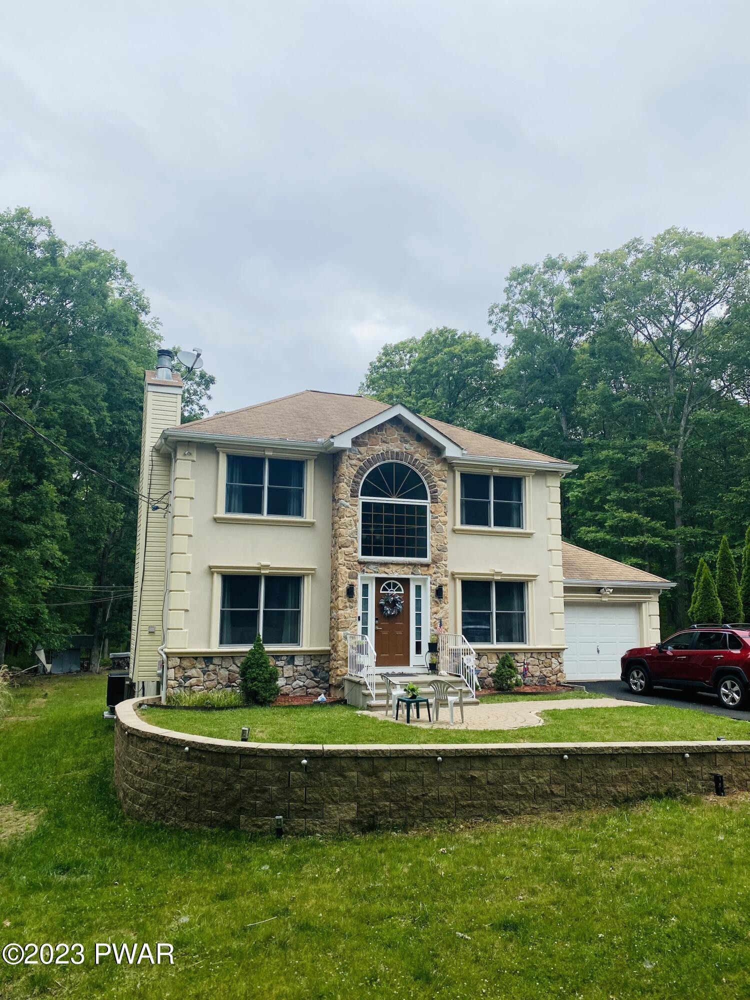 1529 Deer Run East Bushkill, PA 18324 - Photo 2 of 54
